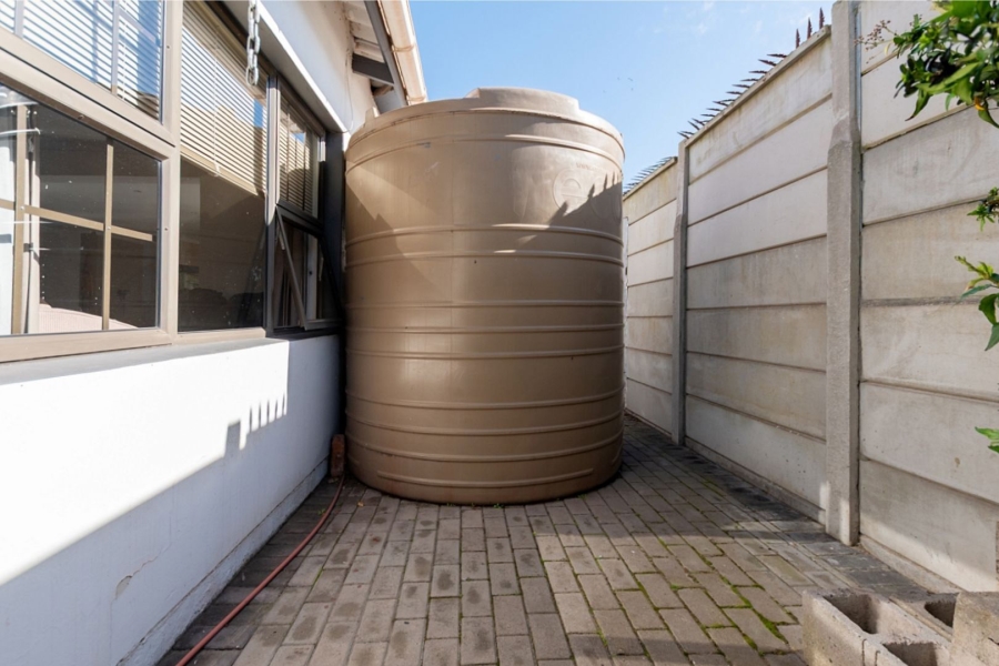 3 Bedroom Property for Sale in Middedorp Western Cape